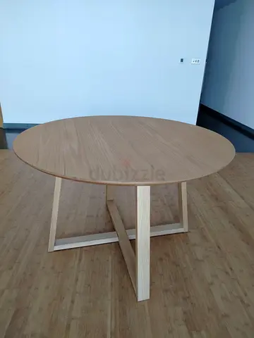 Round Wooden Dining Table - Light Oak, Solid Look (120cm)