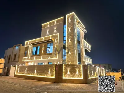 فرصة ممتازة لامتلاك فيلا زاوية مباشرة على الطريق الرئيسي، بالقرب من جميع المرافق، مع حوض سباحة وتراس على السطح.