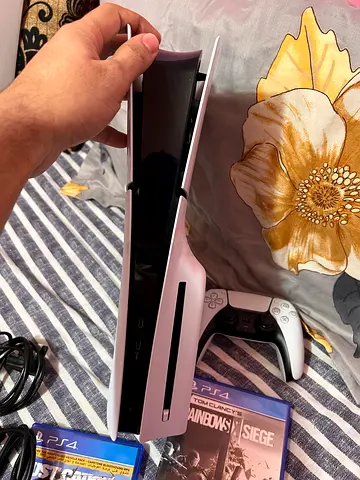 Ps5 slim with 1 controller and 6 game cds