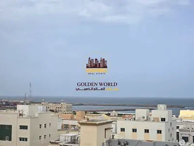 شقة غرفة وصالة أول ساكن للإيجار السنوي في القاسمية مع إطلالة بحرية مفتوحة وباركينغ خاص وتكييف موفر للطاقة داخل برج جديد بتشطيبات حديثة ومواصفات راقية