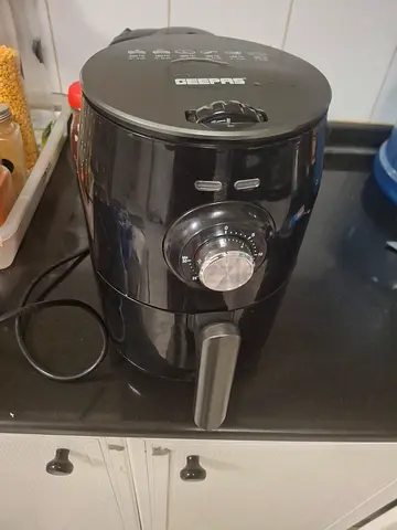 Black Geepas Air Fryer - Compact, Used