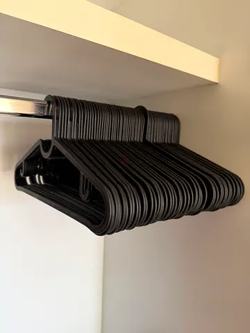 Clothing hangers 200+
