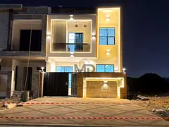 Luxury villa, two floors and a rooftop, strategic location, close to all services, registration and