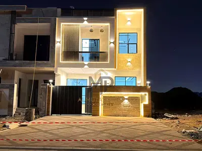 Luxury villa, two floors and a rooftop, strategic location, close to all services, registration and ownership fees included.