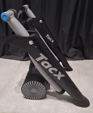 T2780 Bikes smart trainer tacx bushido