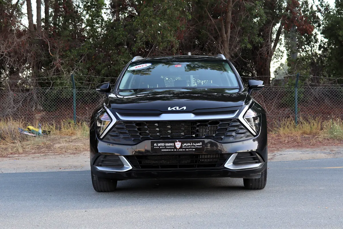 Kia Sportage 2023 — photo 1 of 16
