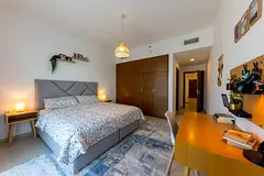 ELEGANT FULLY FURNISHED MASTER BEDROOM NEAR ELECTRA