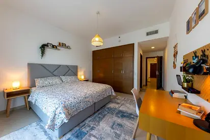 ELEGANT FULLY FURNISHED MASTER BEDROOM NEAR ELECTRA