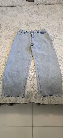 Light-wash relaxed fit denim jeans - size L