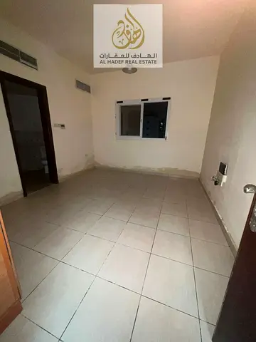 استوديو للإيجار في الشارقة – البوطينة | تكييف مركزي وغاز مركزي | تسهيلات في الدفع على 4 دفعات | موقع مميز قريب من جميع الخدمات والمواصلات | بناية عائل