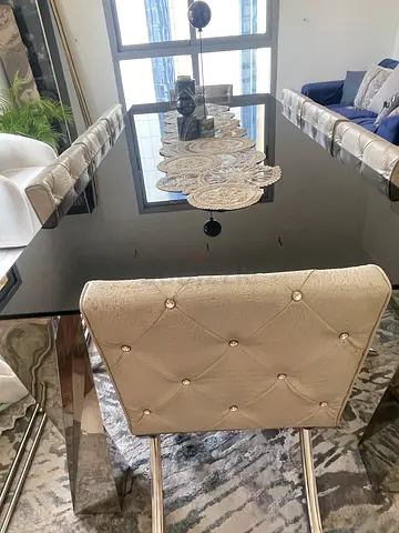 Set of dining table and 8 Upholstered Dining Chairs with Crystal Buttons - Light Beige