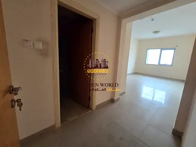 شقة غرفة ماستر وصالة للإيجار السنوي في القاسمية محطة مع بلكونة وإطلالة رائعة ومطبخ كبير وخزائن بالحائط في موقع حيوي قريب من ميغا مول والخدمات الأساسي