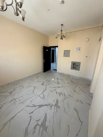 للإيجار في مويلح – الشارقة ✨🏡 🌟 أجمل وأرقى شقة غرفة وصالة بمساحة ممتازة وتشطيب راقي 📍 موقع حيوي قريب من جميع الخدمات والمواصلات