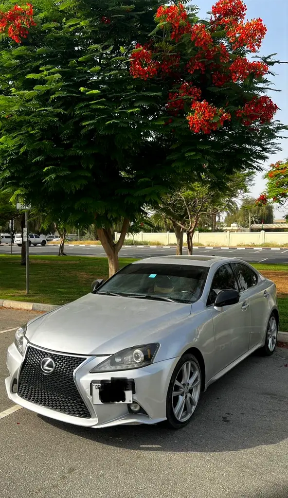 Lexus IS-Series 2006 — photo 1 of 3