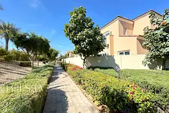 SINGLE ROW | LARGE LAYOUT | WELL MAINTAINED