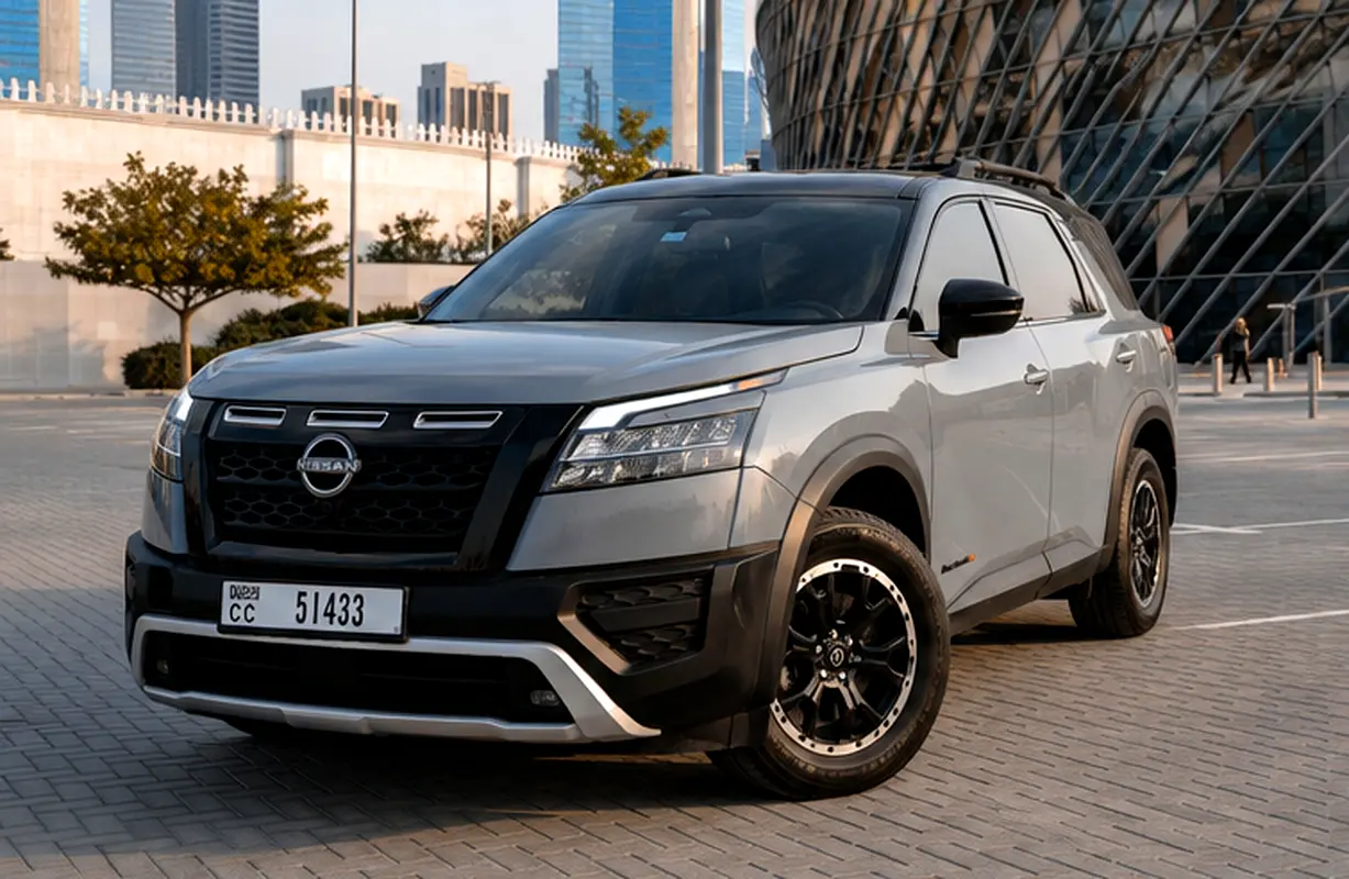 Nissan Pathfinder 2023 — photo 1 of 15