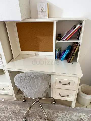 Pottery barn kids White Wooden Study Desk with Hutch and Drawers - Good Condition
