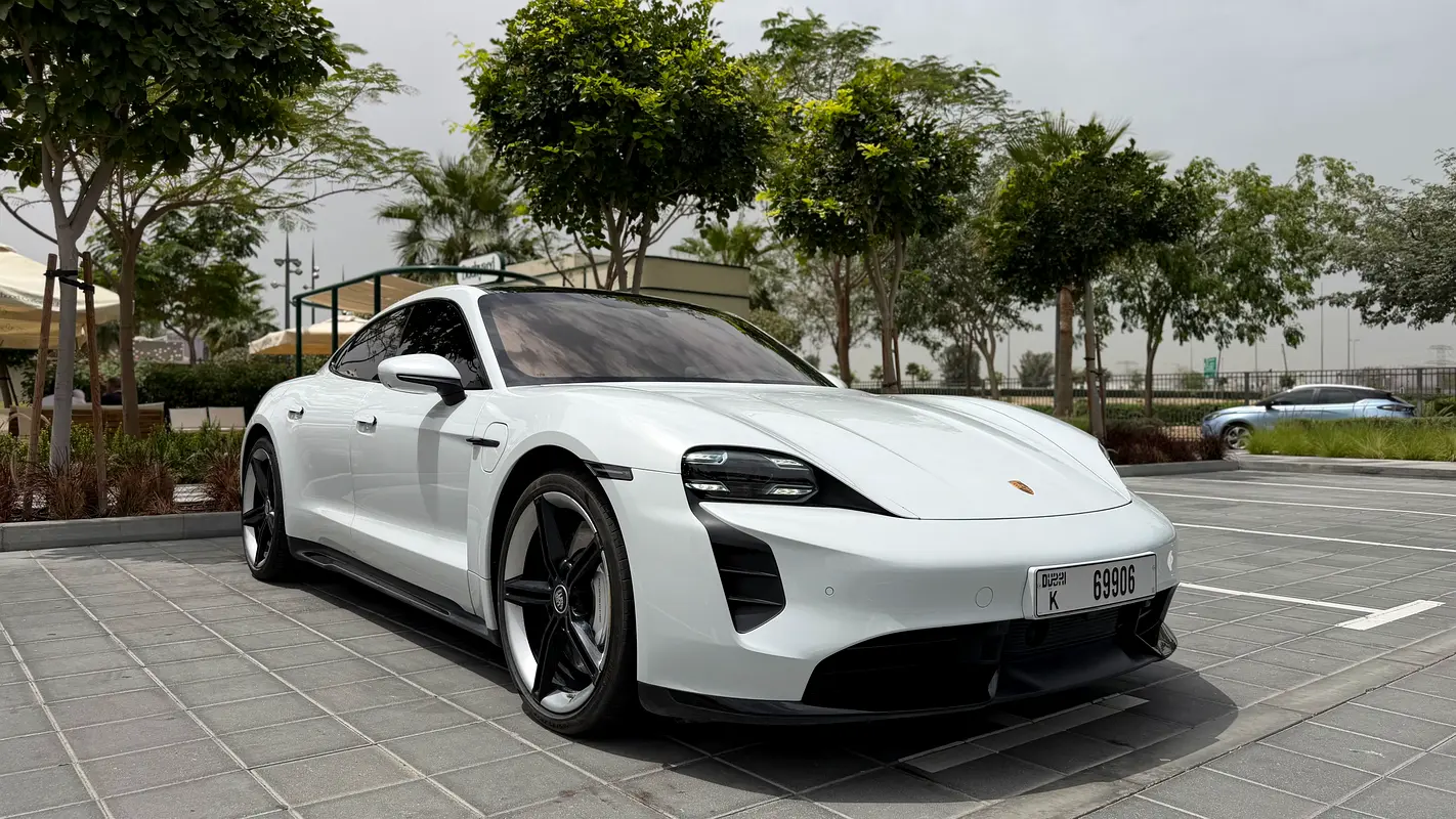 Porsche Taycan 2021 — photo 1 of 15