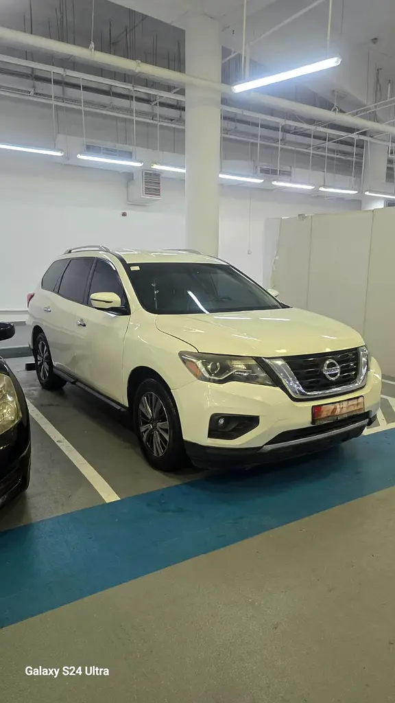 Nissan Pathfinder 2020 — photo 1 of 5