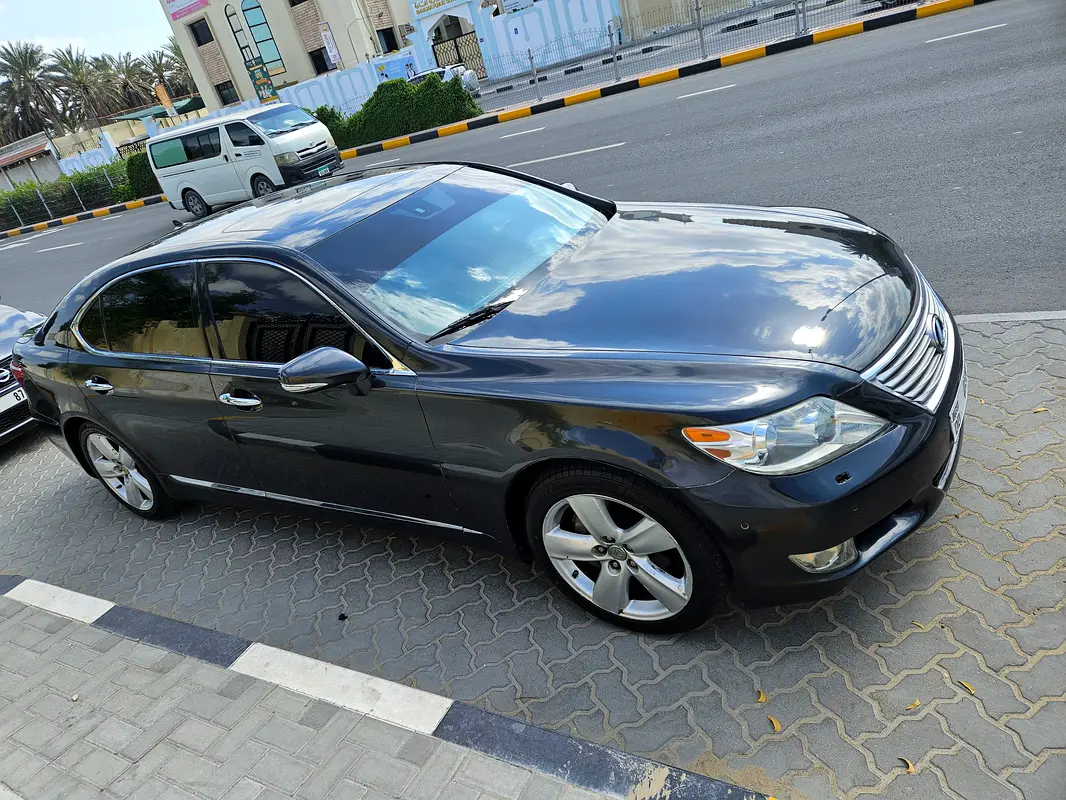 Lexus IS-Series 2010 — photo 1 of 7
