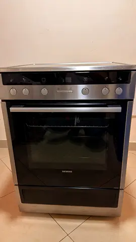 Excellent Condition Siemens freestanding electric oven and ceramic hob hardly used