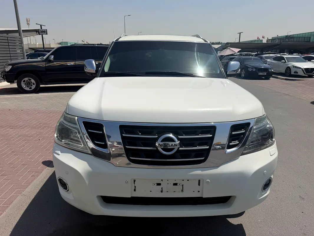 Nissan Patrol 2016 — photo 1 of 13