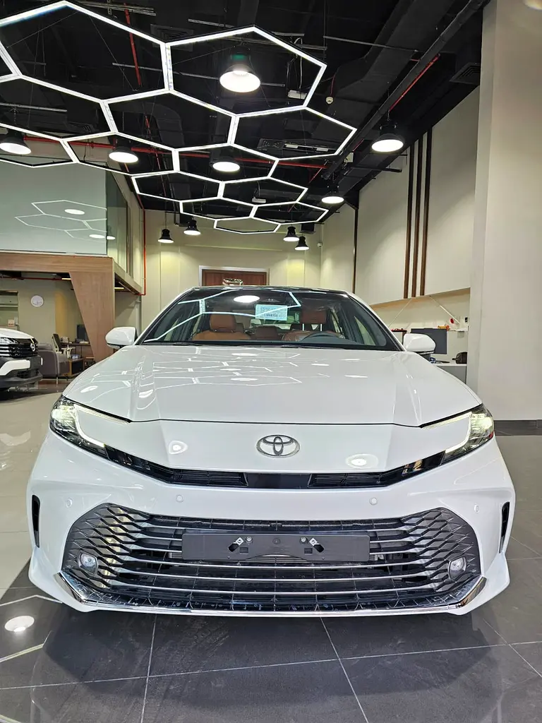 Toyota Camry 2026 — photo 1 of 13
