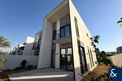 Close to Amenities | Corner Unit | 4 Bed