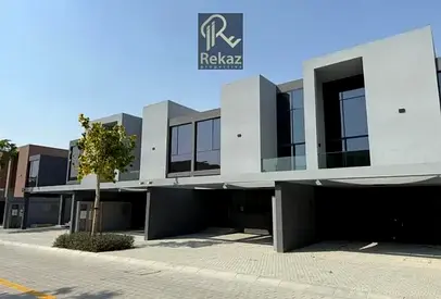 منزل تاون هاوس مكون من 4 غرف نوم - موقع مميز - جاهز للسكن