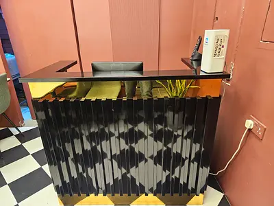 : Modern Reception Counter / Reception Desk