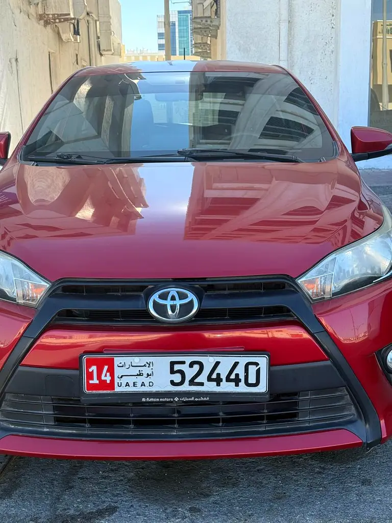 Toyota Yaris 2015 — photo 1 of 8