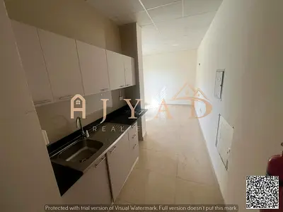 🏠 استوديو للإيجار السنوي في عجمان – النعيمية 1  📍 موقع مميز مقابل مدرسة الحكمة الخاصة وقريب جداً من مخرج دبي والشارقة، مما يوفر سهولة التنقل اليومي.