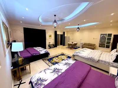 Royal Luxury Family Room with Free Covered Parking