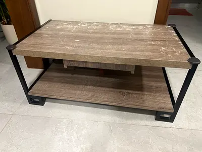 Industrial-style Coffee Table with Lower Shelf (Oak Finish)