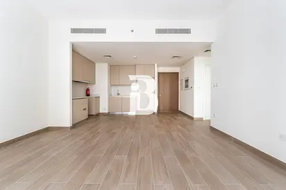 Modern Layout |Mid floor | Community view