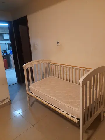 White wooden baby crib with mattress - good condition