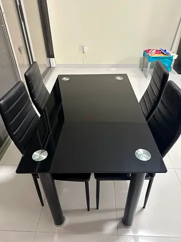 Dinning table for sale