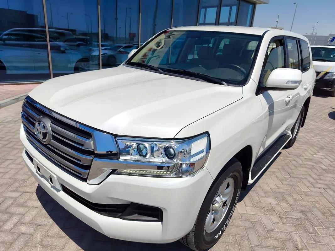 Toyota Land Cruiser 2019 — photo 1 of 20