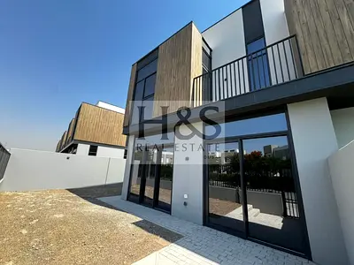 Single Row End Unit | 4 Bed TownHouse | Ready Property