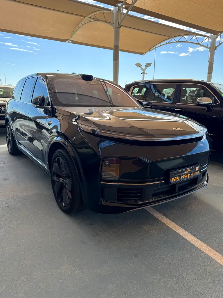 Li Auto L9 2024 — photo 1 of 15