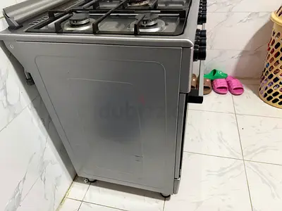 5-Burner Freestanding Gas Cooker with Oven - Good Working Condition
