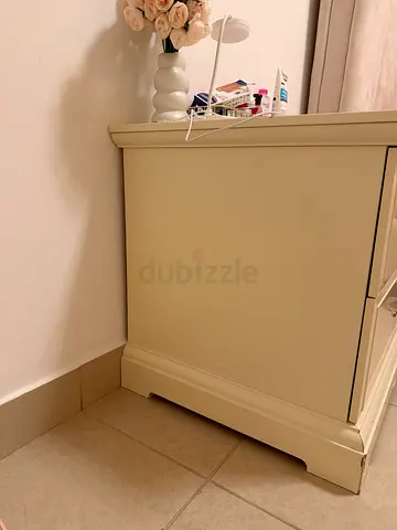 Cream Wooden Nightstand / Bedside Table in Good Condition
