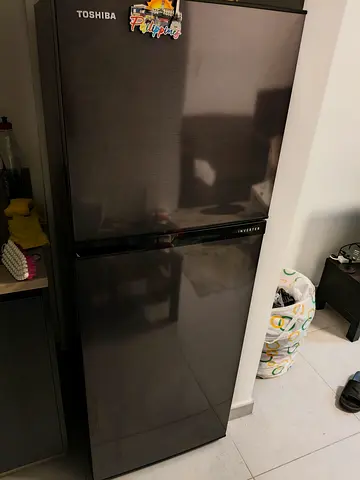 Toshiba 2-Door Refrigerator - Good Condition (Top Freezer)