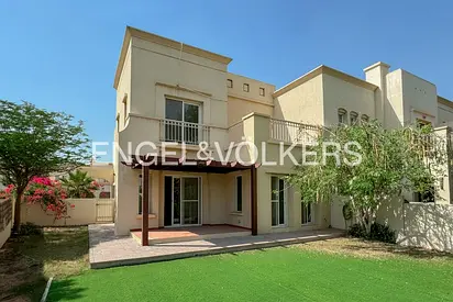 Well maintained | Peaceful Location | Lake Backing