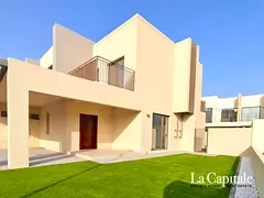 LANDSCAPED GARDEN | CORNER UNIT | PRIME LOCATION