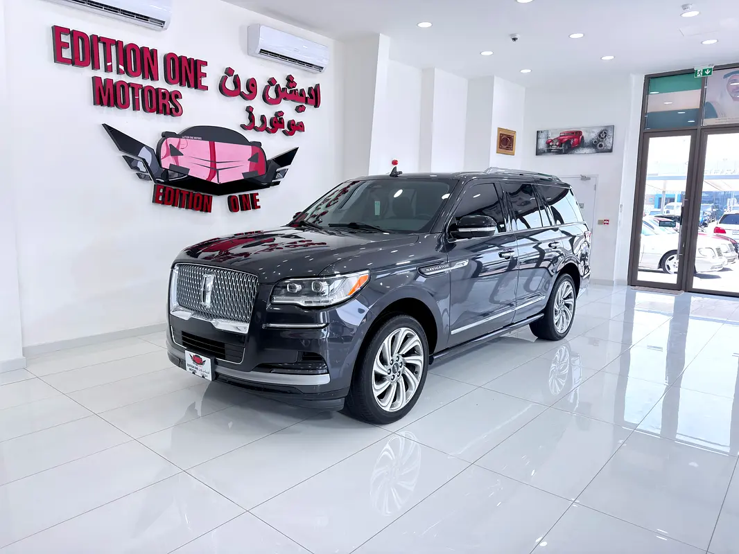 Lincoln Navigator 2022 — photo 1 of 9