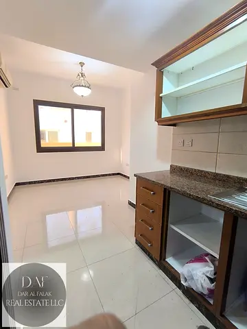 STUDIO FLAT IN BUR DUBAI BEHIND SARWANAA BHAWAAN RESTAURANT NEAR MALABAR GOLD AND DIAMONDS OPP EMIR