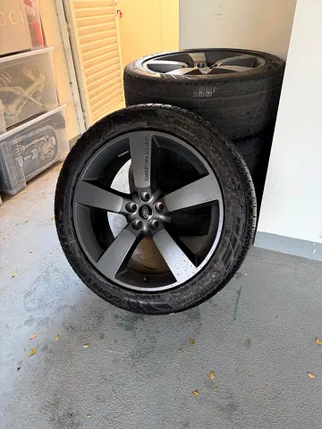 Land rover tries and wheels 4x4