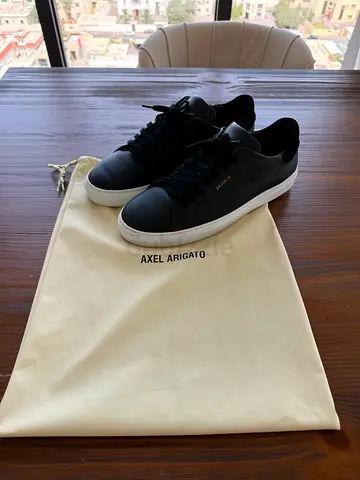 Axel Arigato Clean 90 sneaker EU 43 UK 9. Brand new Used twice come with the shoe bag.