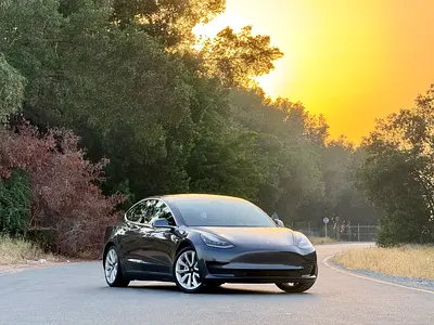 TESLA MODEL 3 GCC 2020 Service history (under warranty till 2028)